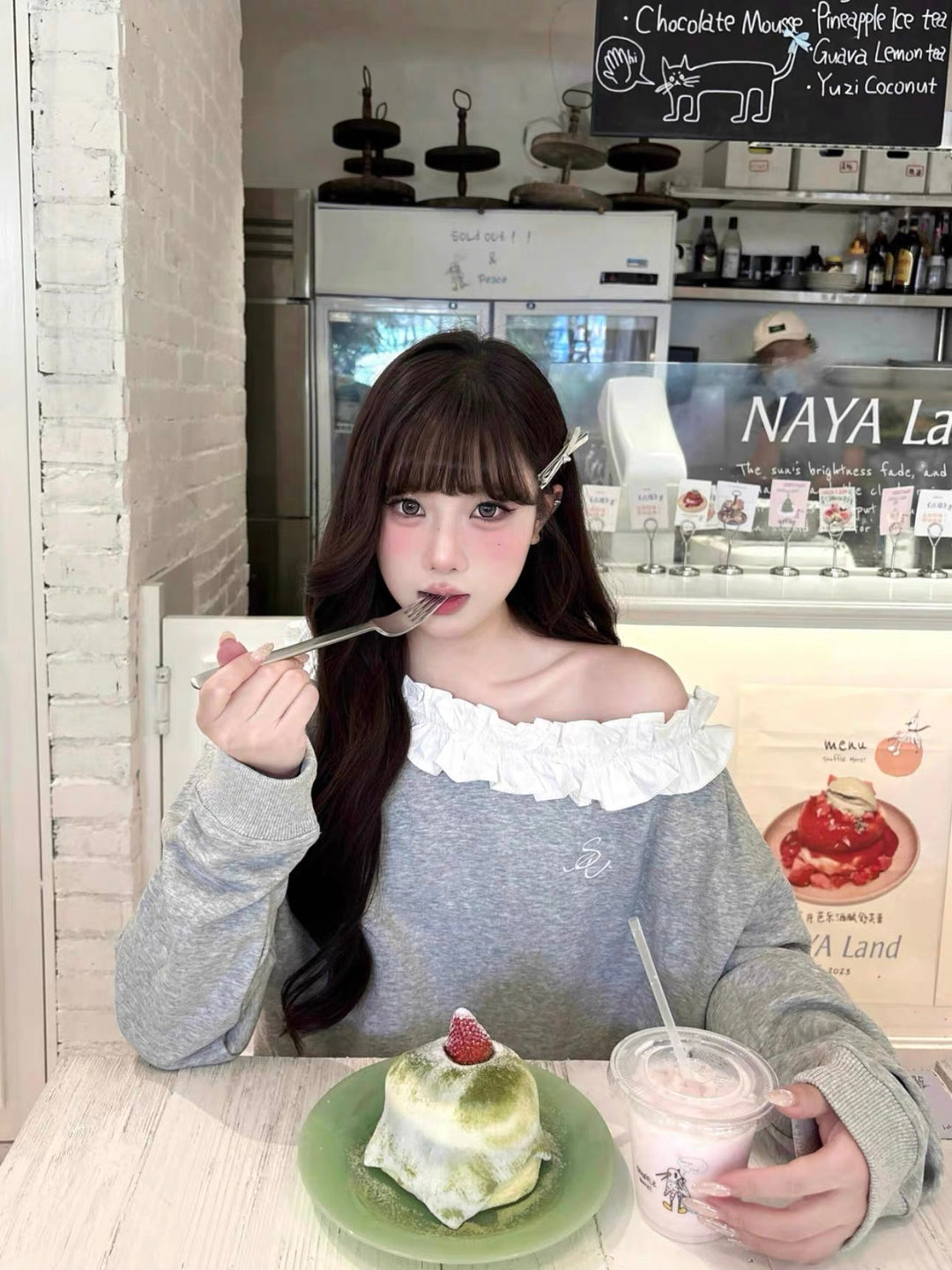 ロゴフリルオフショルプルオーバー　Mc 649