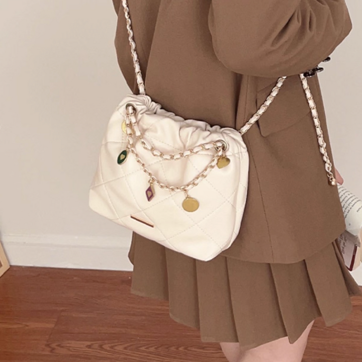 チャームキルティングチェーンショルダーミニバッグ Mc 115