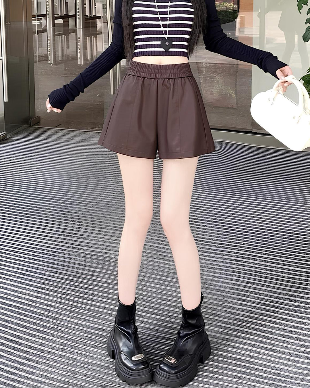 ハイウエストAラインフェイクレザーショーツ Mc 625