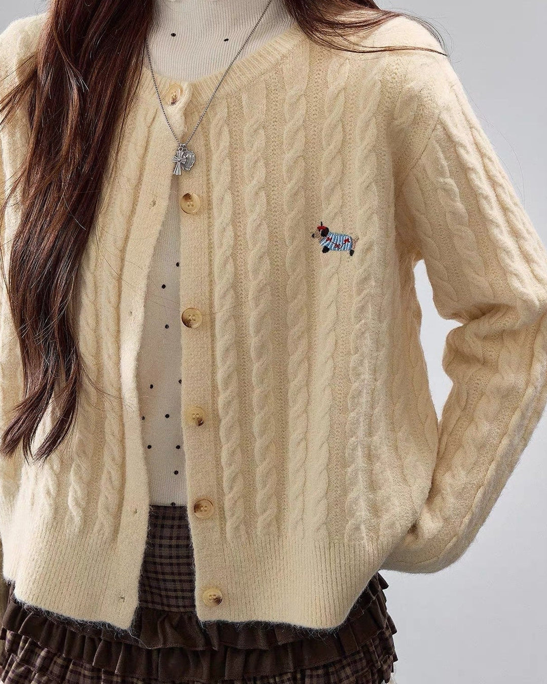 ケーブルニット刺繍カーディガン Mc 575